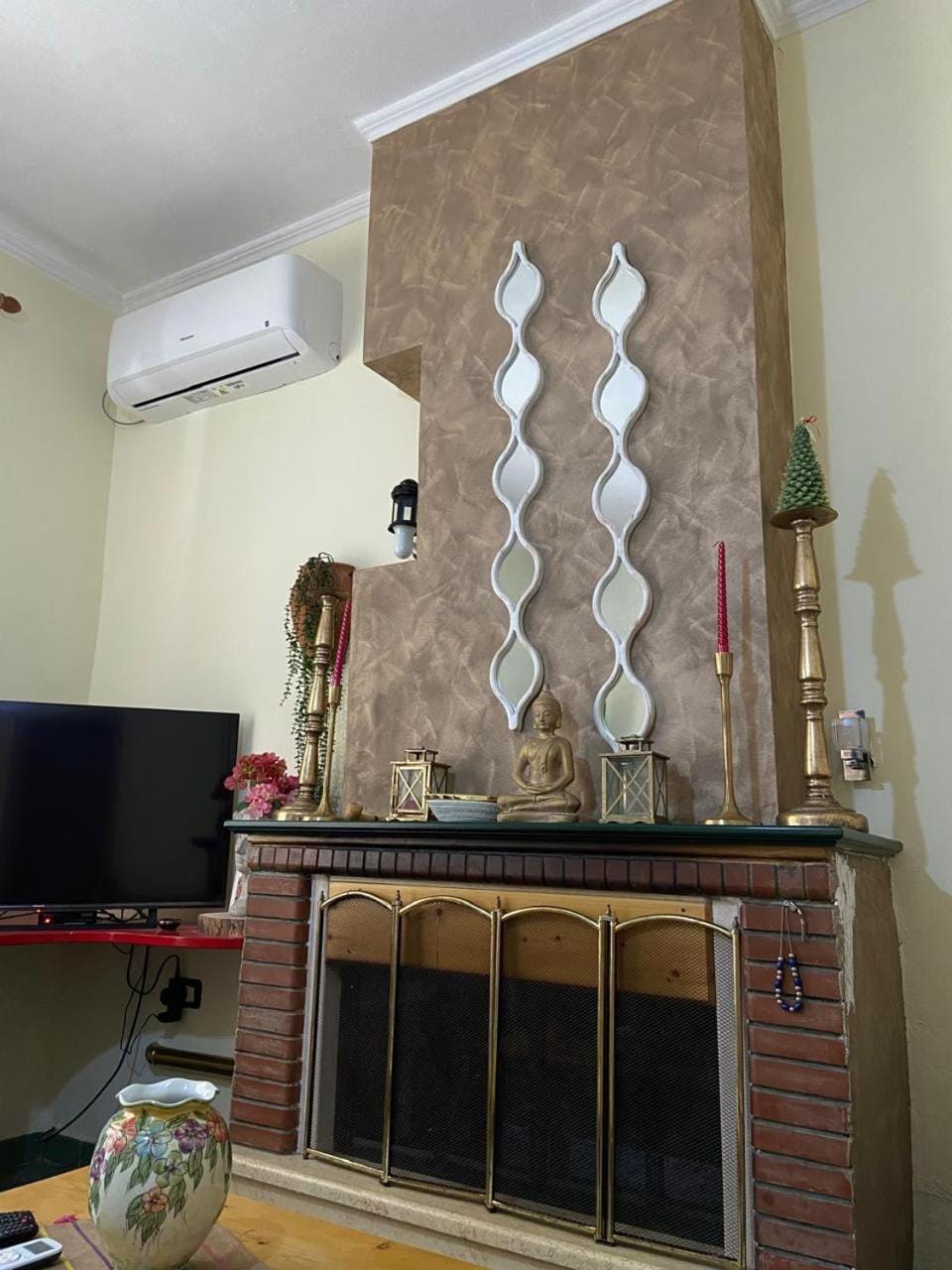 Ramo's Charming 2-Bedroom Apartment with Sunlit Veranda - 3rd Apartment in Vlorë
