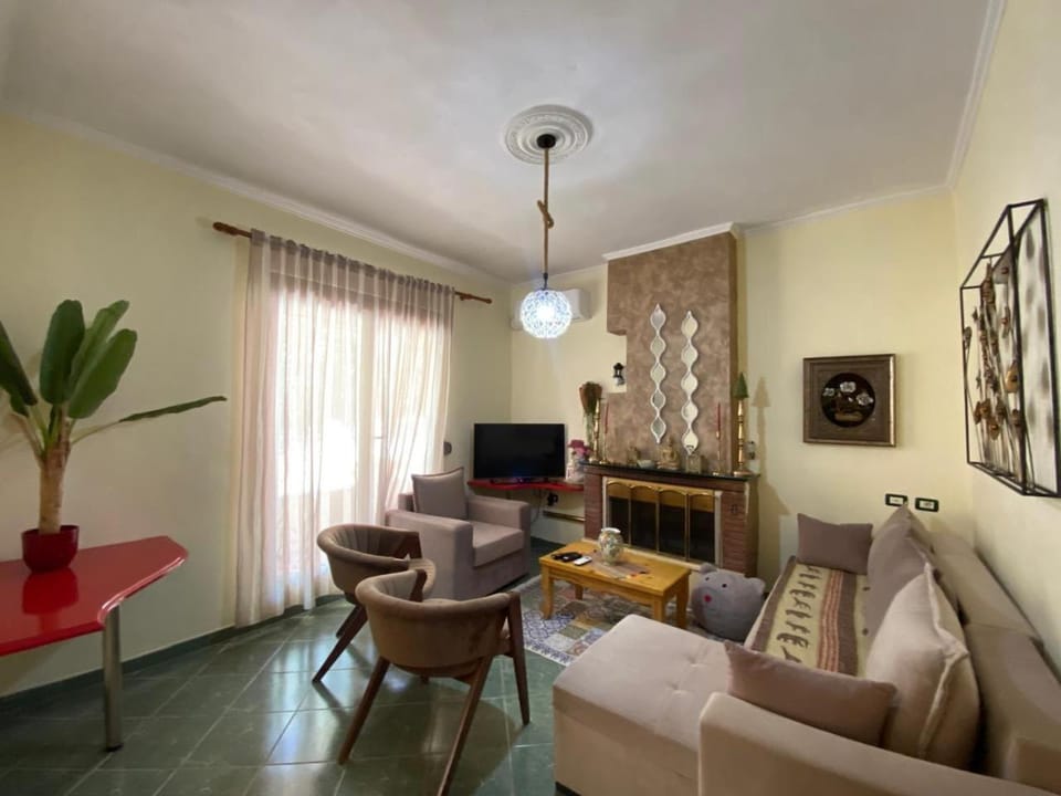 Ramo's Charming 2-Bedroom Apartment with Sunlit Veranda - 3rd Apartment in Vlorë