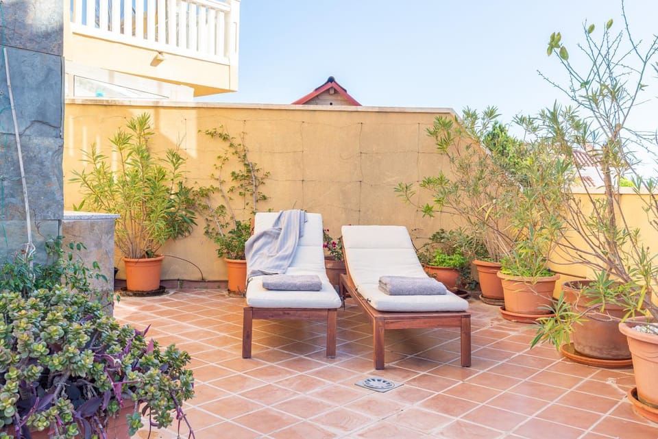 Property building, Balcony/Terrace, Living room