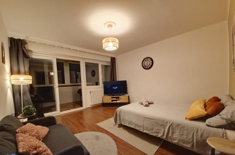 Restaurant/places to eat, Communal lounge/ TV room, Natural landscape, Horse-riding, Living room, Lounge or bar, Other, Other, Seating area, Hiking, Cycling, Seasons, Location, ATM, storage