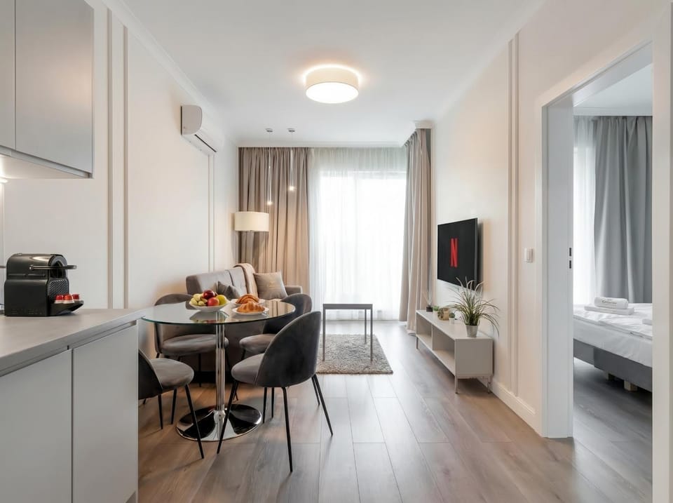 Bed, TV and multimedia, Coffee/tea facilities, Kitchen or kitchenette, Living room, Food and drinks, Photo of the whole room, Seating area, Dining area, Bedroom, Food, minibar