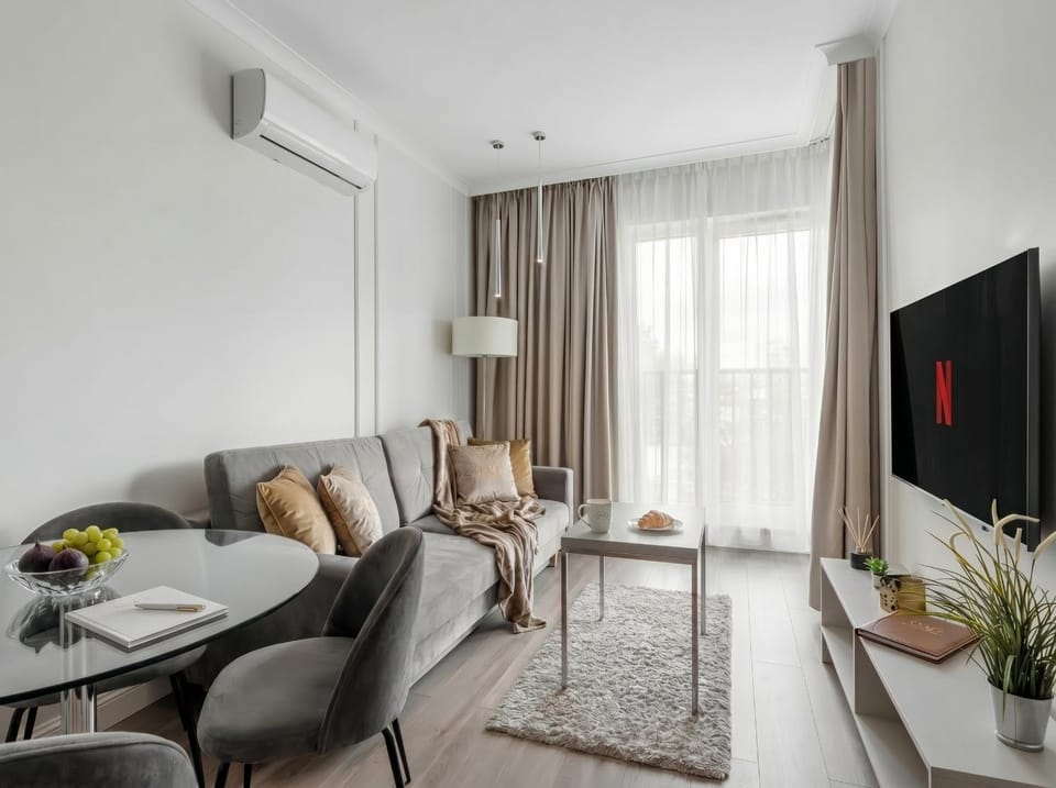 Communal lounge/ TV room, TV and multimedia, Living room, Seating area, Dining area, Evening entertainment, air conditioner