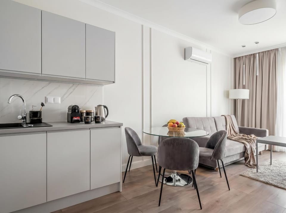 Coffee/tea facilities, Kitchen or kitchenette, Living room, Seating area, Dining area, minibar, stove, toaster