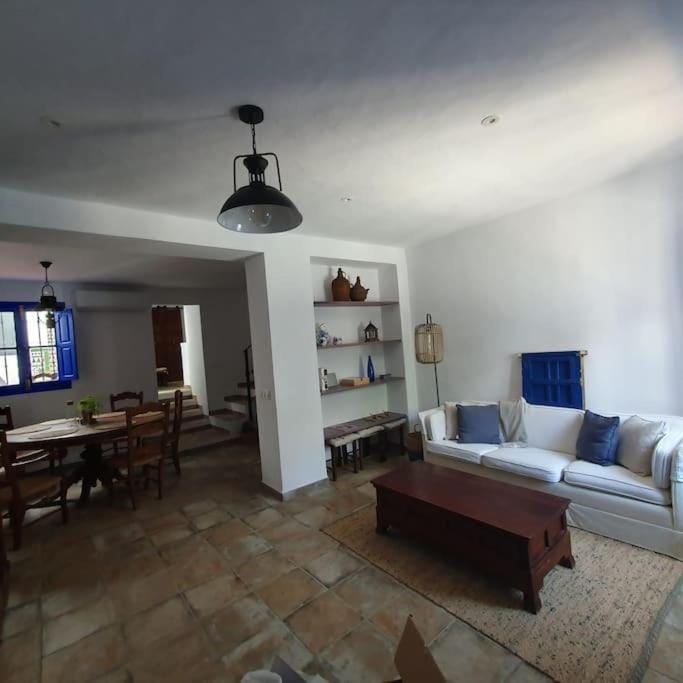 TV and multimedia, Living room, Dining area