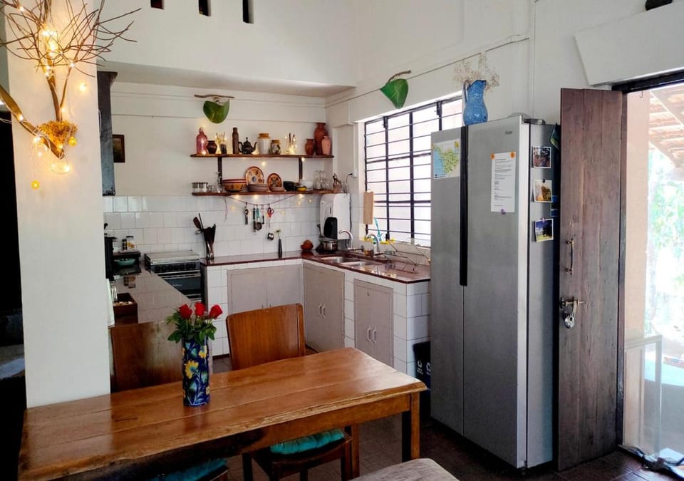 Kitchen or kitchenette, Dining area, pet friendly
