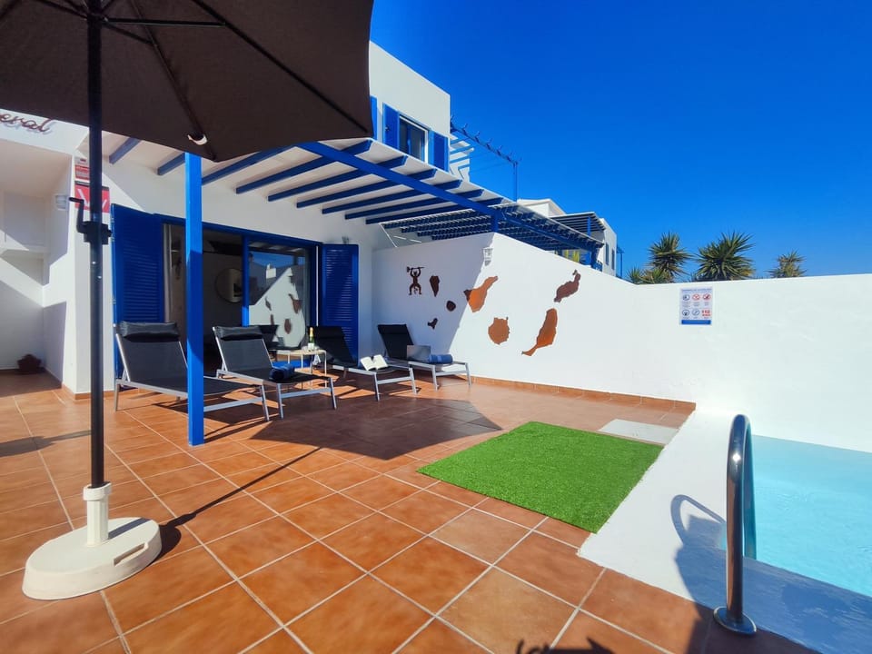 Balcony/Terrace, Pool view, sunbed