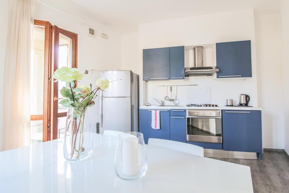 Kitchen or kitchenette, Dining area, pet friendly, stove