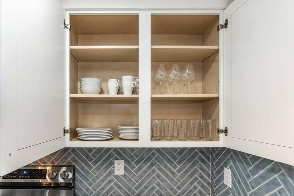 Island Joy - Newly Renovated/Walk to the Beach! House in Oak Island