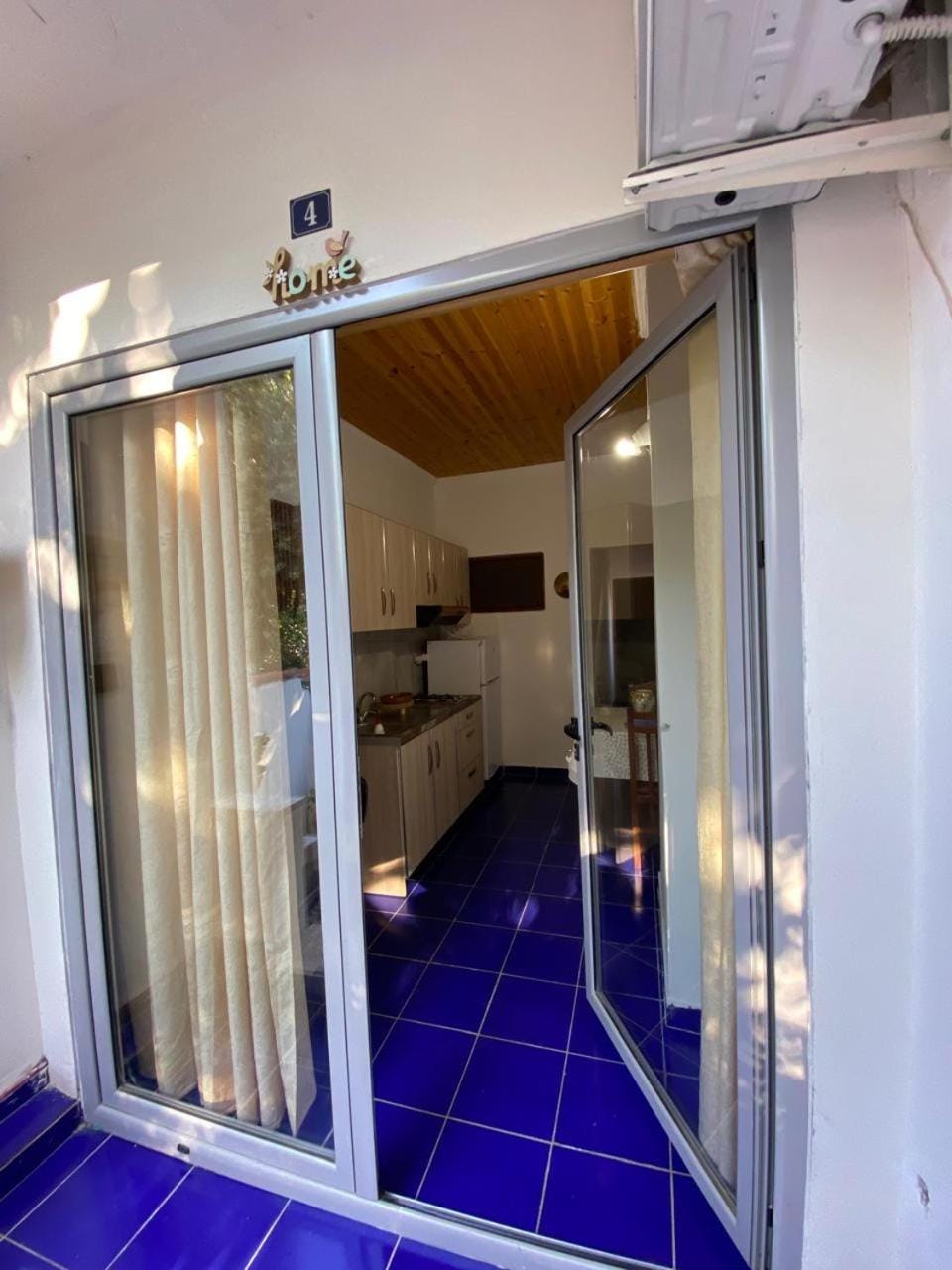 Ramo's Charming Studio Apartment - 4th Apartment in Vlorë