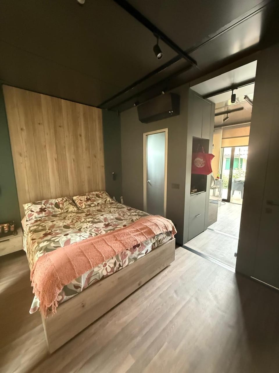 Bed, Photo of the whole room, Bedroom, wardrobe