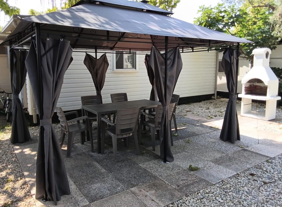 Day, Summer, BBQ facilities, Dining area