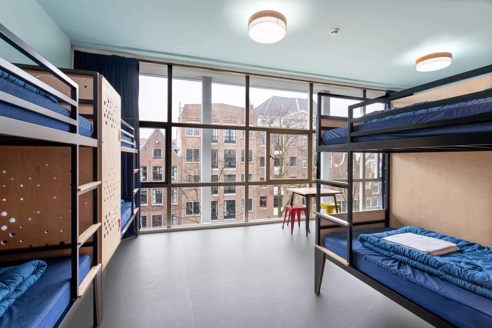 Bedroom, bunk bed