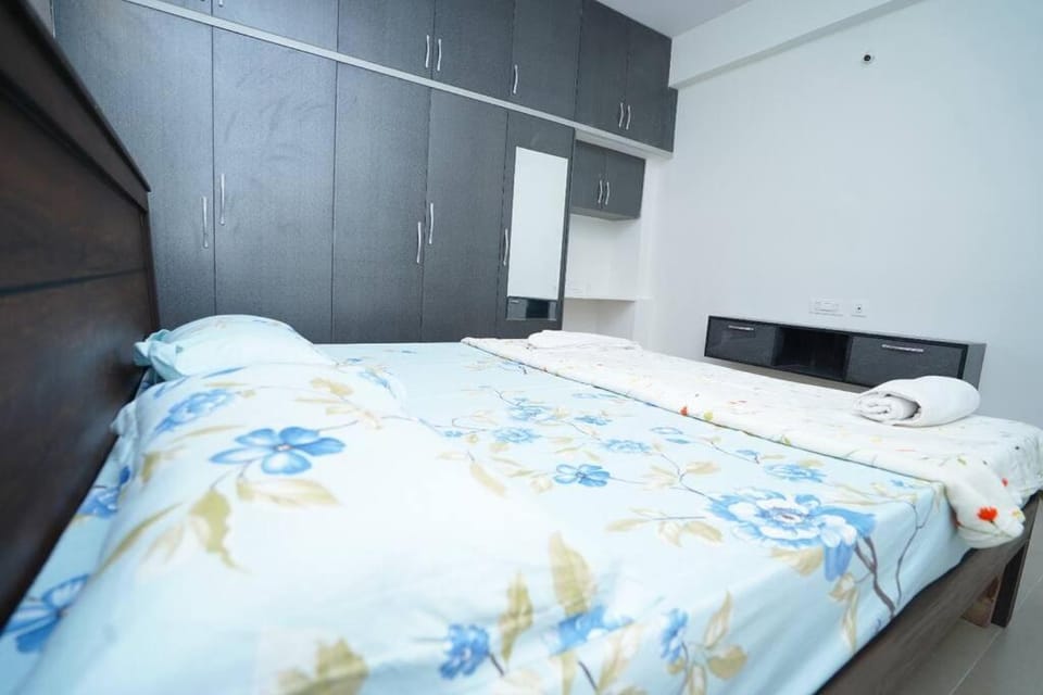 Bedroom, wardrobe