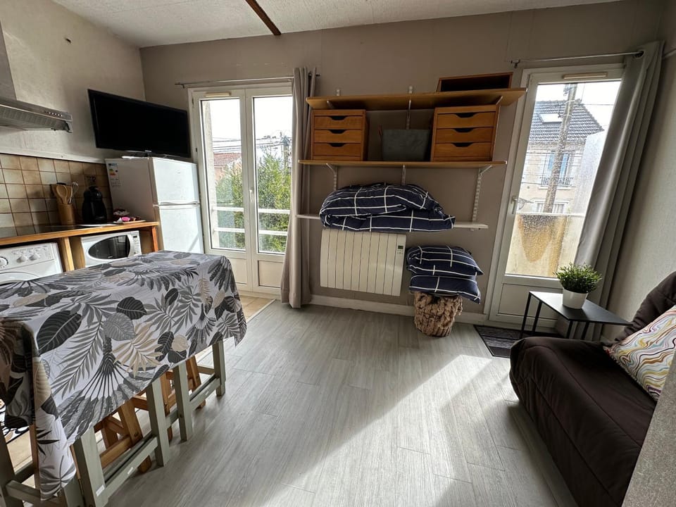 View (from property/room), Living room, Dining area