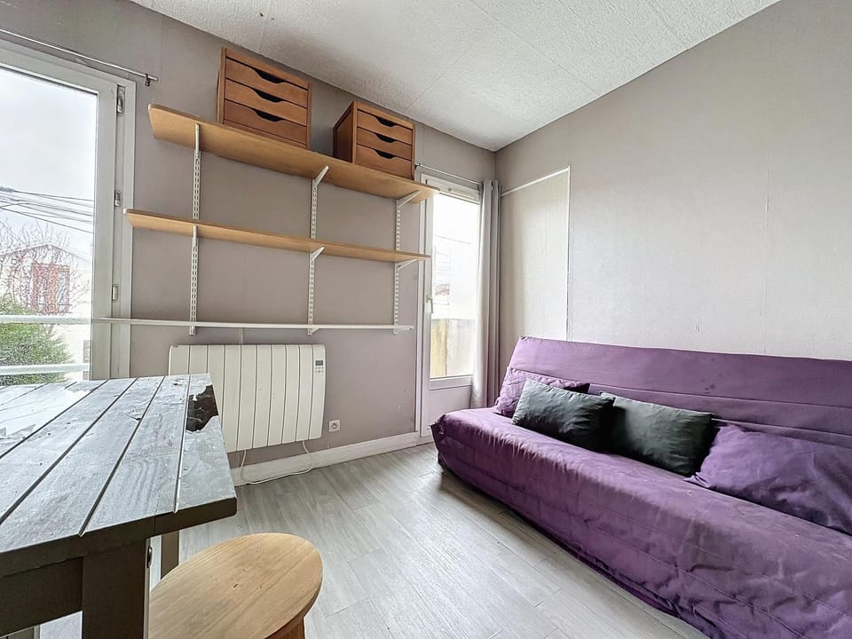 Studio in residential area Apartment in Île-de-France