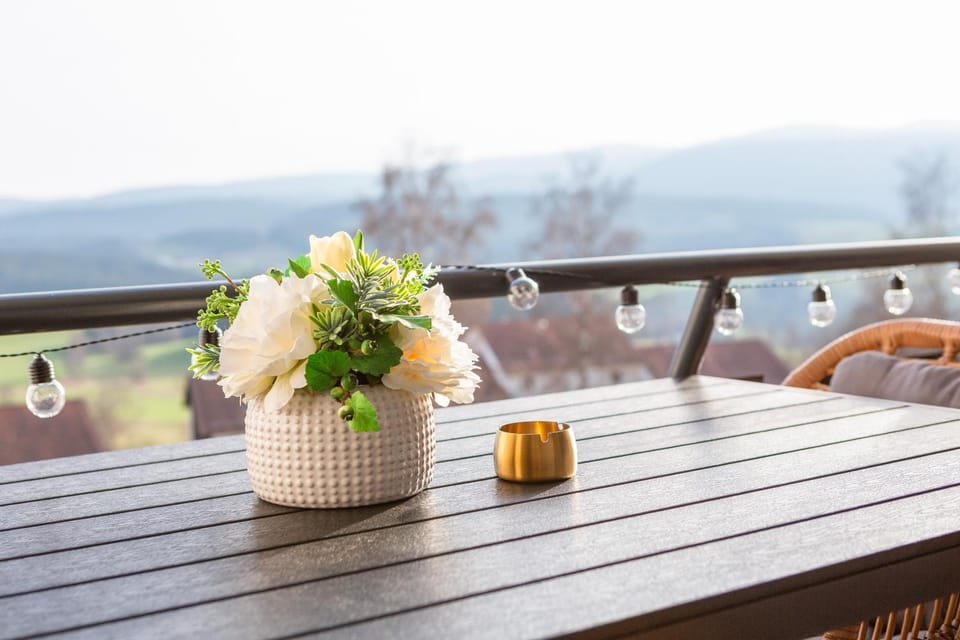 Natural landscape, View (from property/room), Balcony/Terrace, Seating area, Dining area, Mountain view