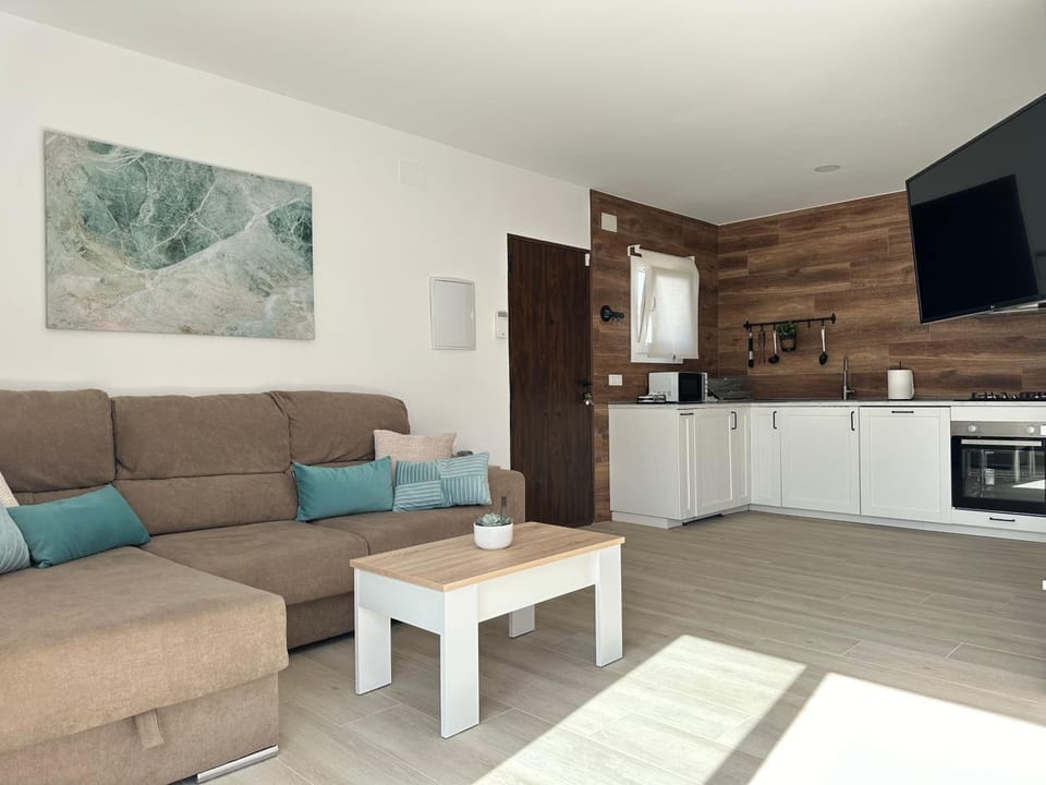 Communal lounge/ TV room, Kitchen or kitchenette, Living room