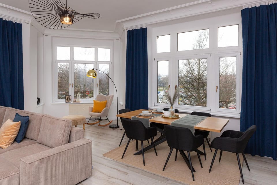 Living room, Seating area, Dining area