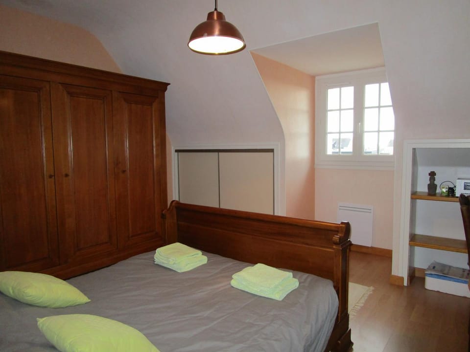 Bed, Photo of the whole room, Bedroom, wardrobe