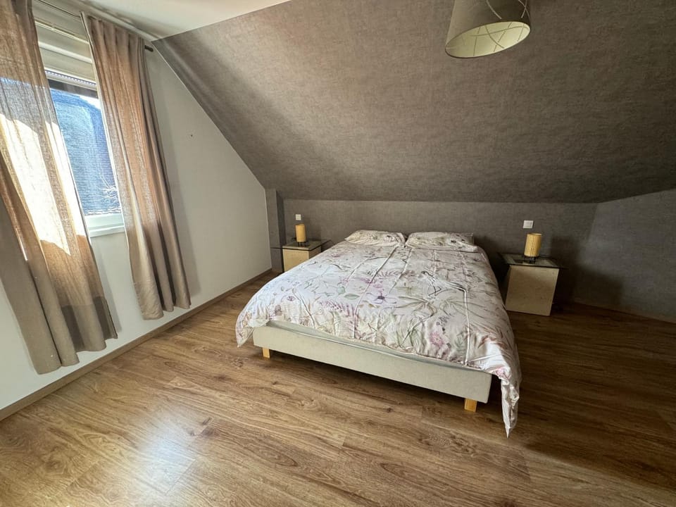 Bed, Photo of the whole room, Bedroom