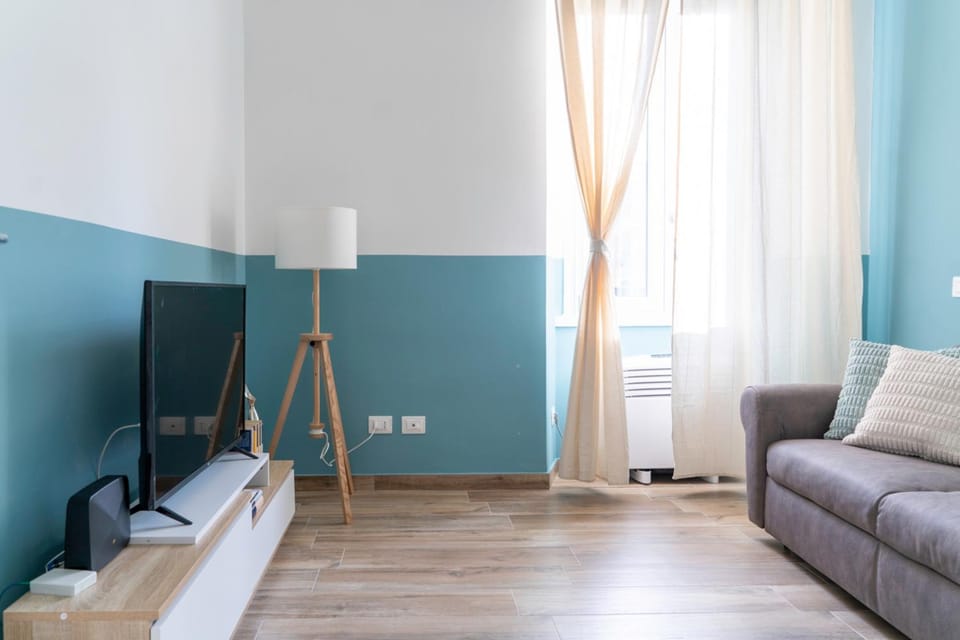 Communal lounge/ TV room, TV and multimedia, Living room, Seating area, internet