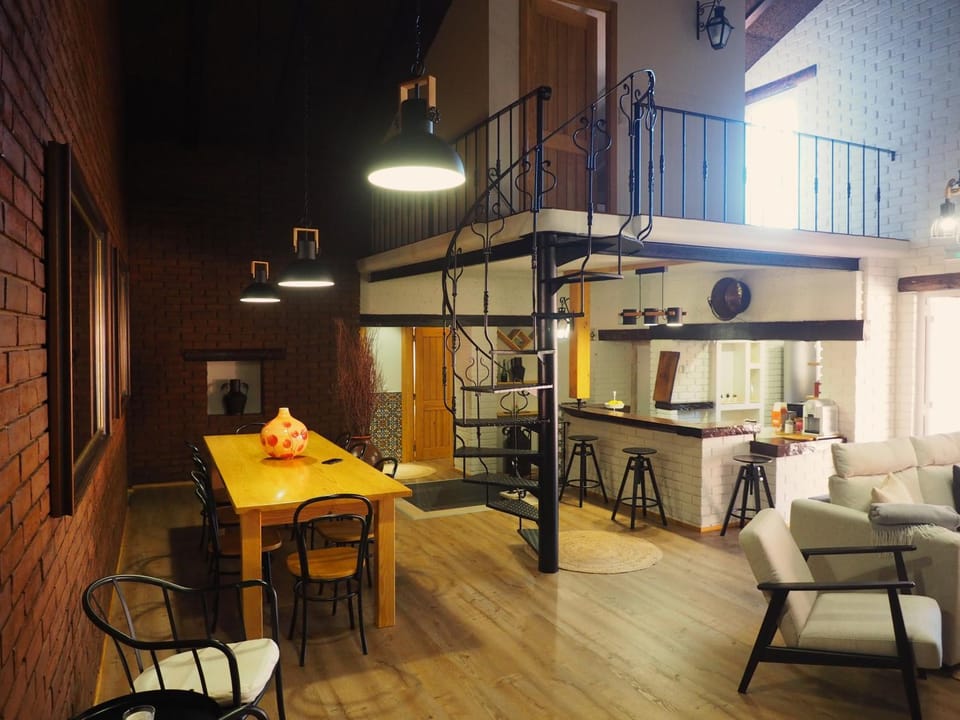 Seating area, Dining area, kitchen