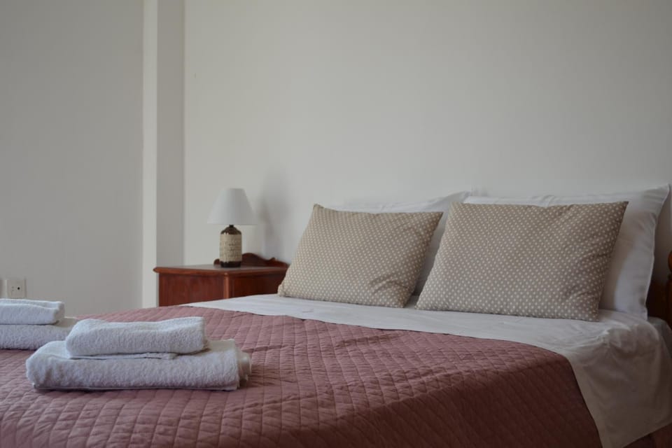 Bedroom, towels