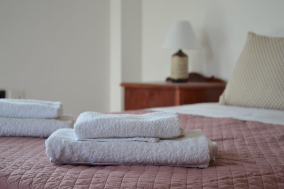 Bed, towels