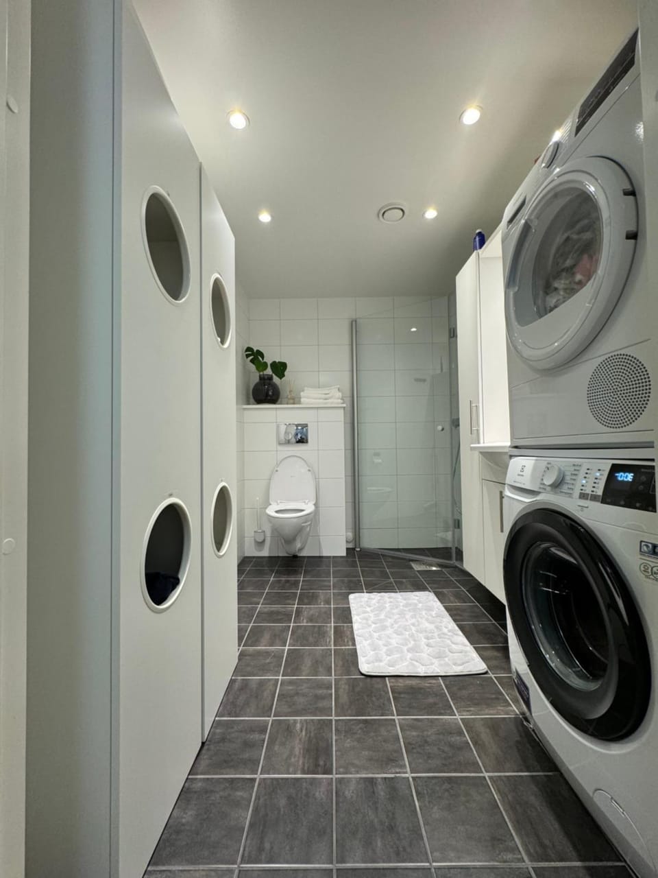 Shower, Bathroom, towels, washing machine, dryer