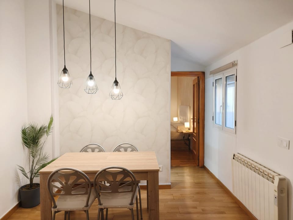 Living room, Dining area, internet
