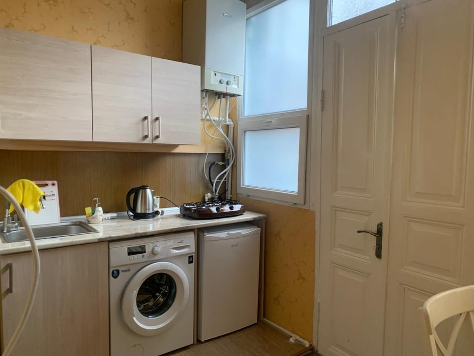 Kitchen or kitchenette, stove, washing machine
