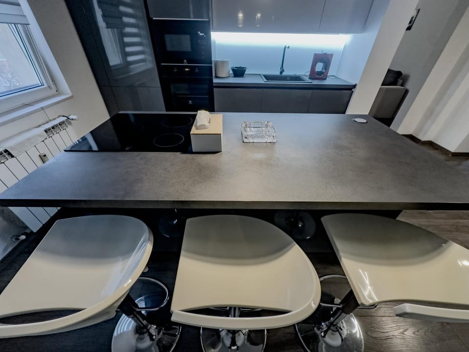 Kitchen or kitchenette, Dining area, hair dresser