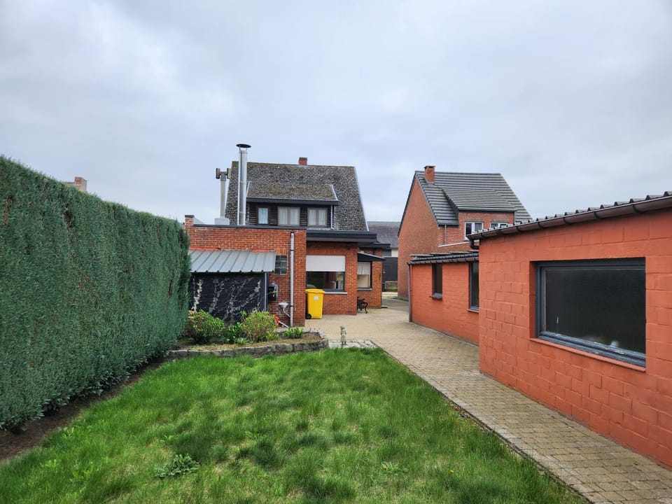 Property building, Day, Garden, Garden view