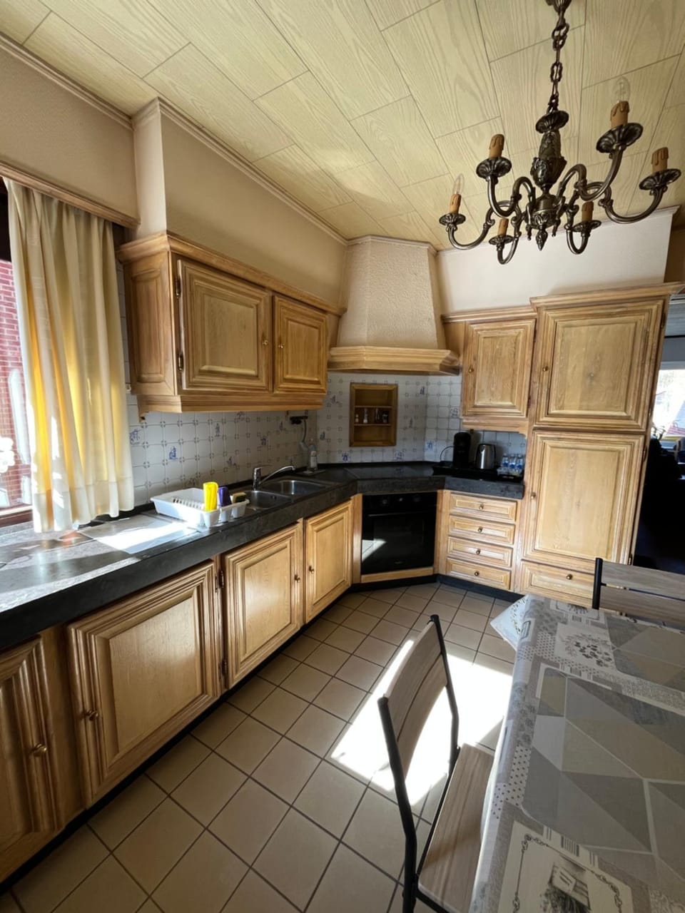 Kitchen or kitchenette, Dining area, minibar, oven, stove