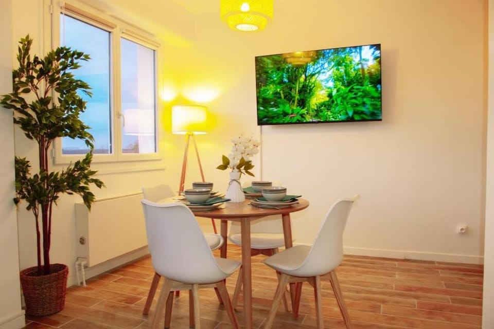 Cosy - Centre ville - Parking Apartment in Cambrai