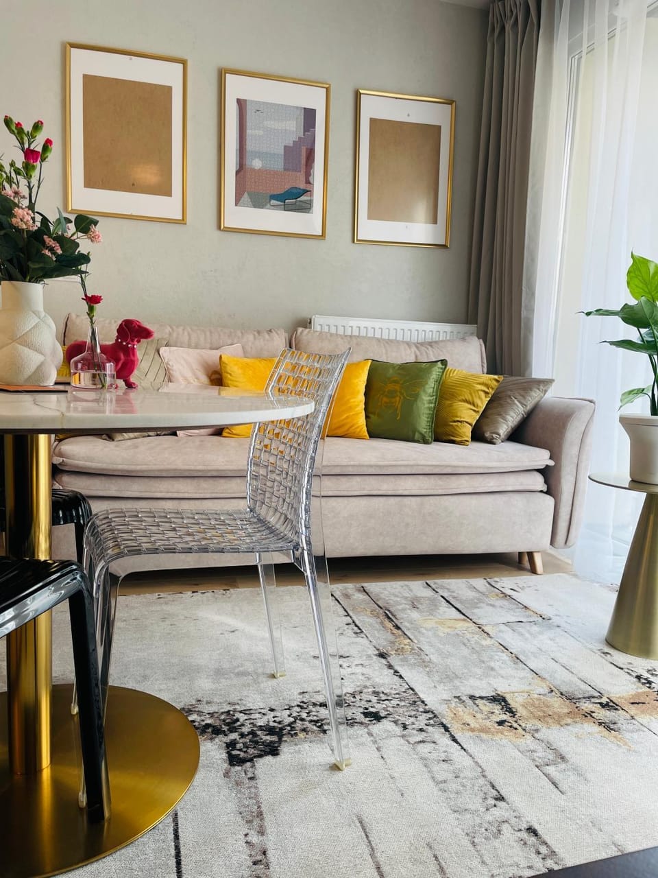 Living room, Seating area