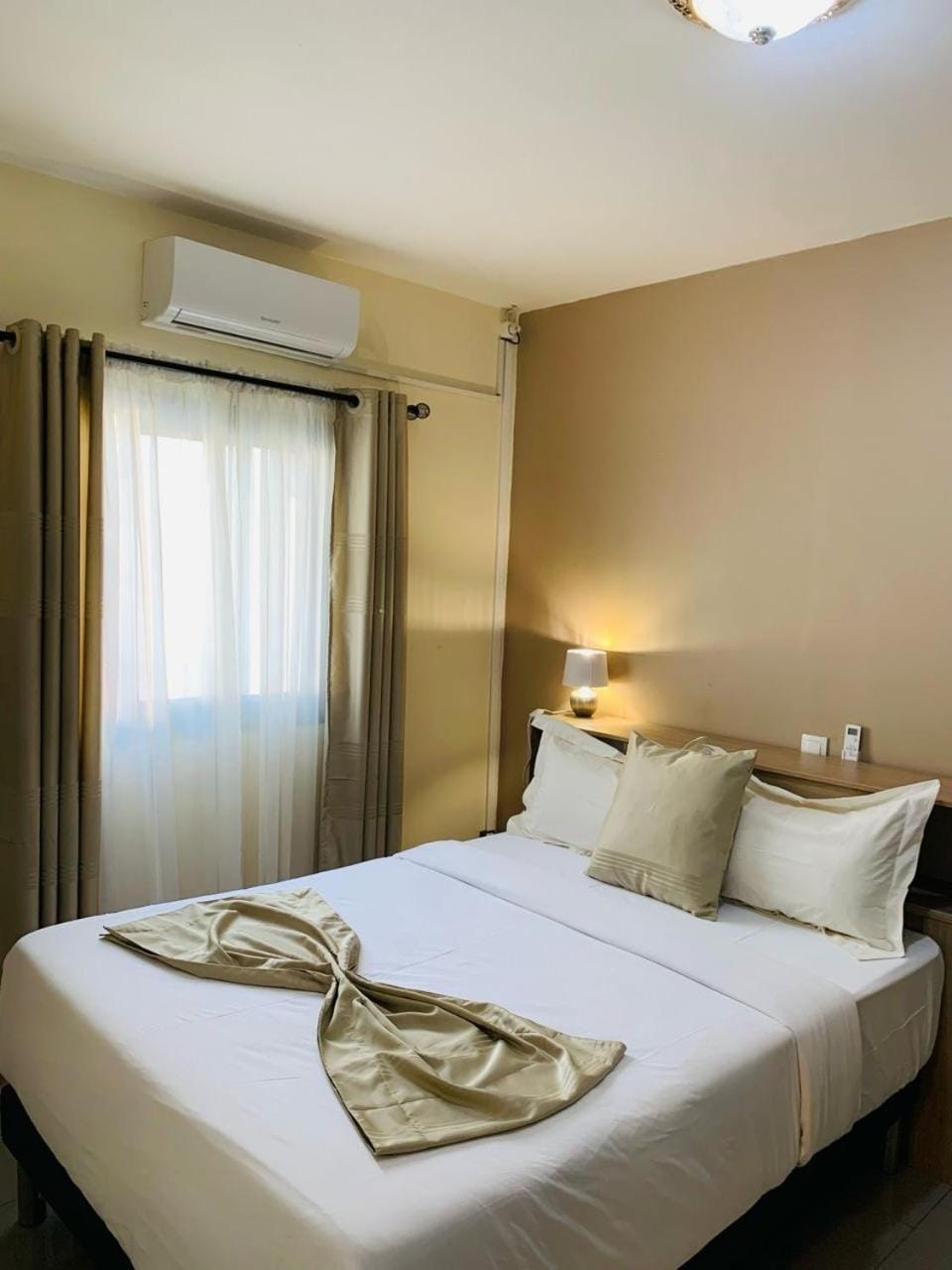 Bed, Photo of the whole room, Bedroom, air conditioner