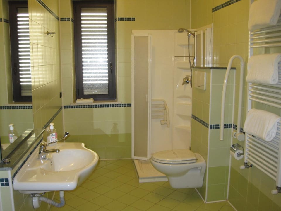 Day, Bathroom