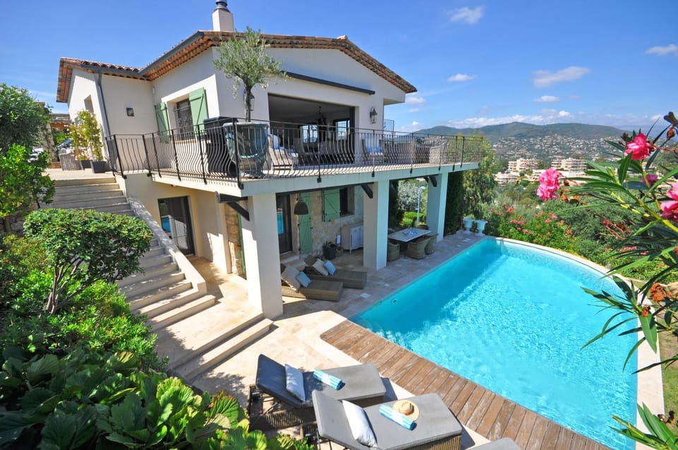 Property building, Patio, Spring, Day, Natural landscape, Garden, View (from property/room), Balcony/Terrace, Garden view, Mountain view, Pool view, Swimming pool, sunbed