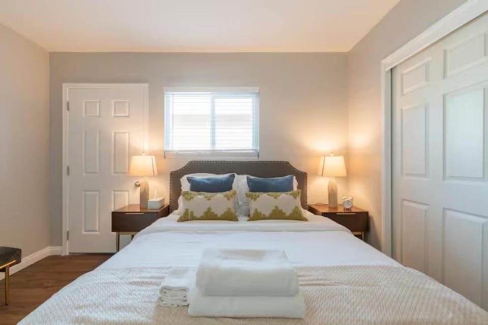 Spacious 3BR/2BA Near LAX and SoFi Stadium House in Del Aire