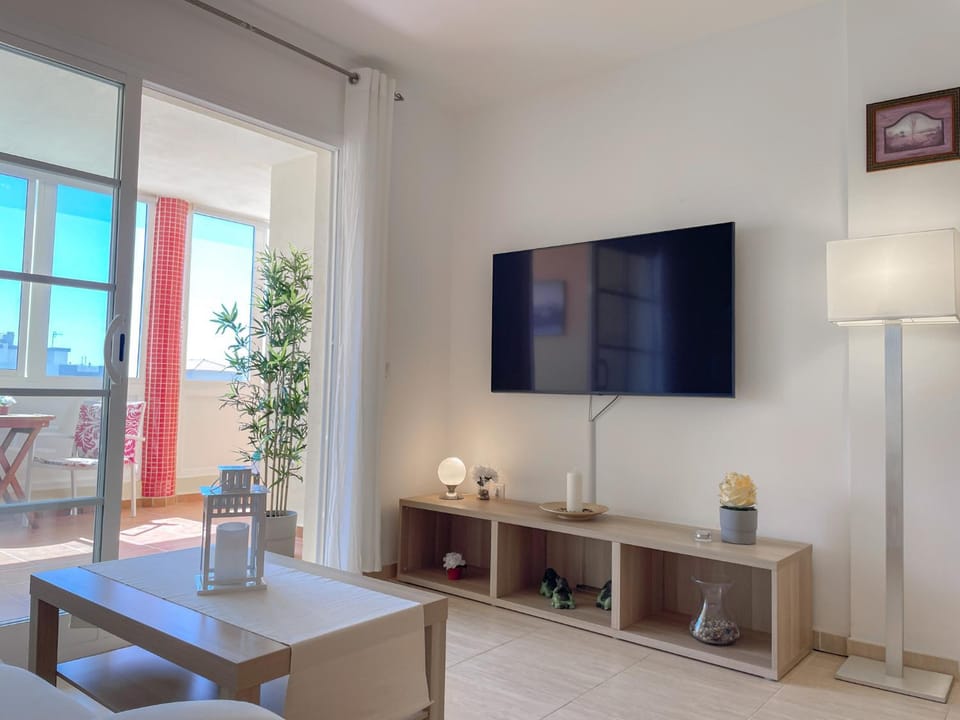 TV and multimedia, Living room, Seating area, Evening entertainment