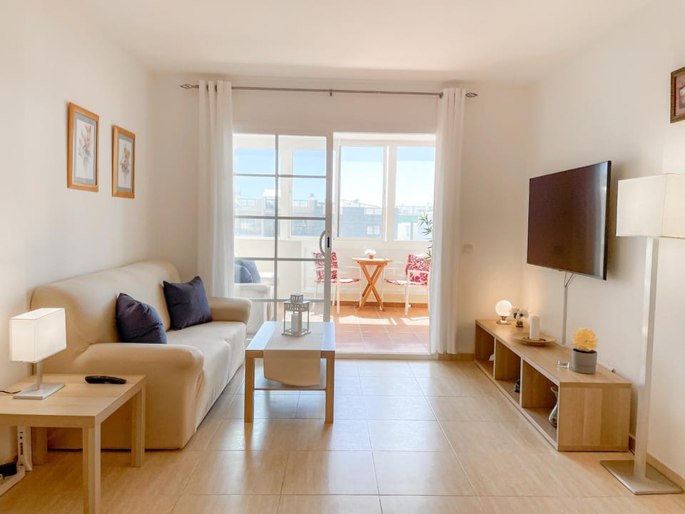 TV and multimedia, Living room, Seating area, Evening entertainment