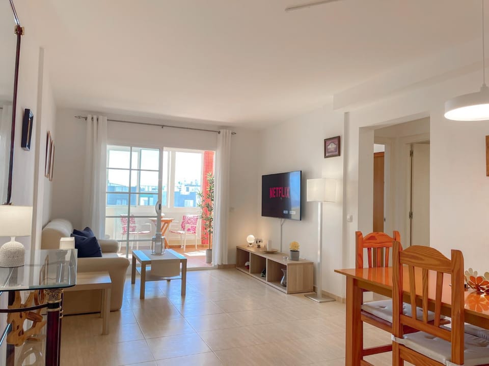 TV and multimedia, Living room, Seating area, Dining area, Evening entertainment