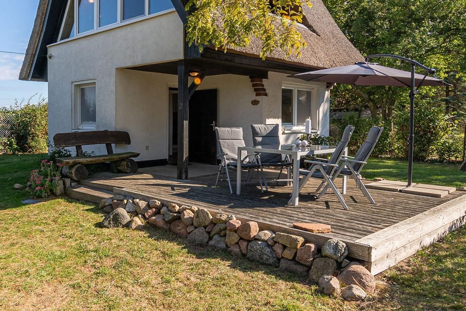 Property building, Spring, Day, Garden, Garden, Balcony/Terrace, Dining area, Garden view