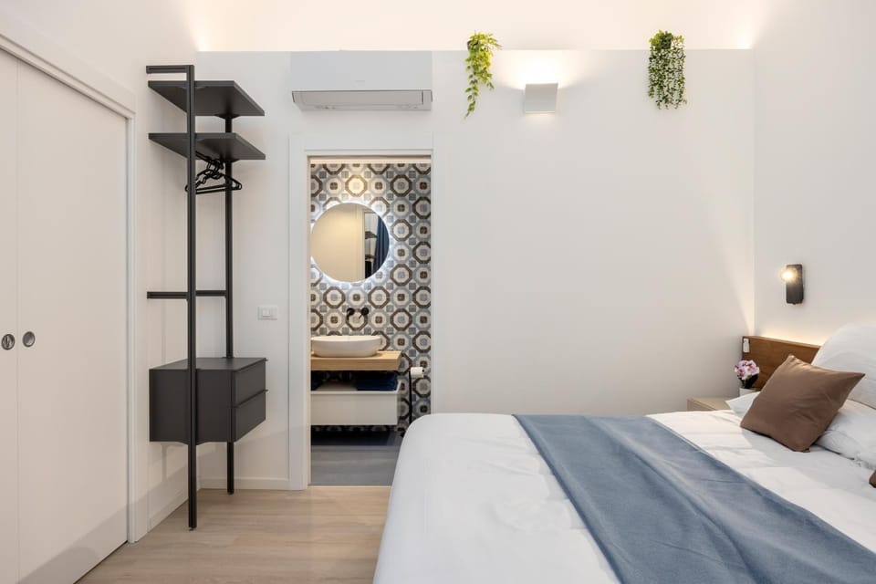 Bed, Bathroom, Photo of the whole room, Bedroom, wardrobe