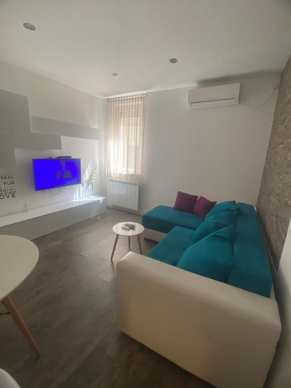 Communal lounge/ TV room, TV and multimedia, Living room, Photo of the whole room, Seating area, Evening entertainment, air conditioner