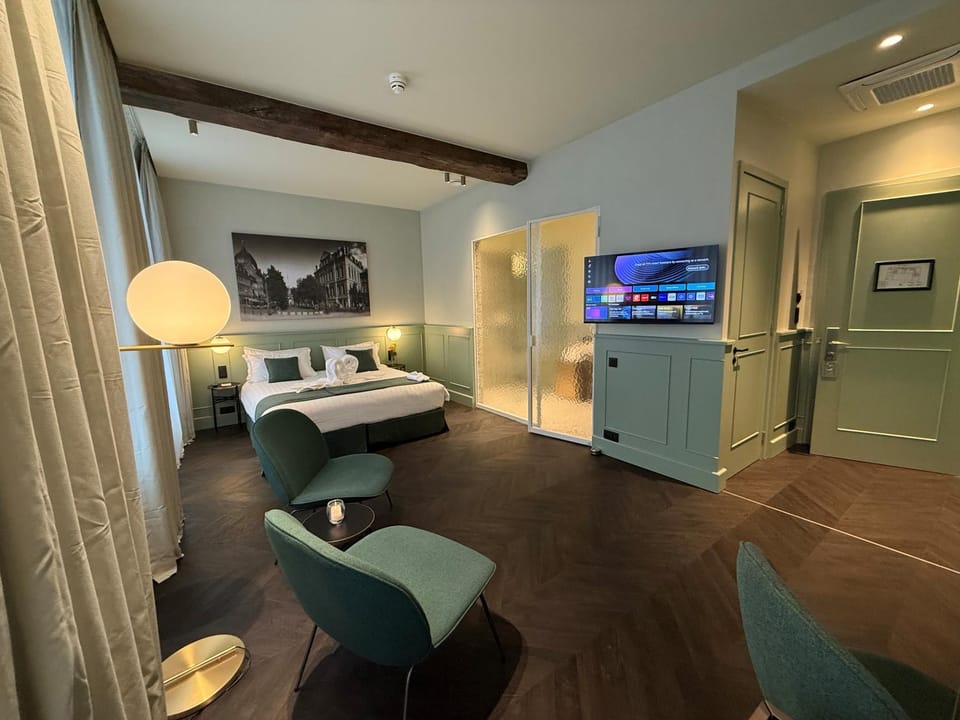 Photo of the whole room