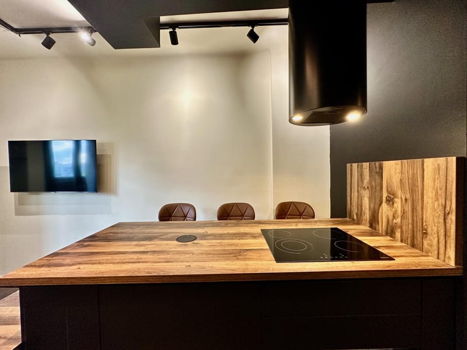 Kitchen or kitchenette, Seating area, Dining area, On site, stove, kitchen