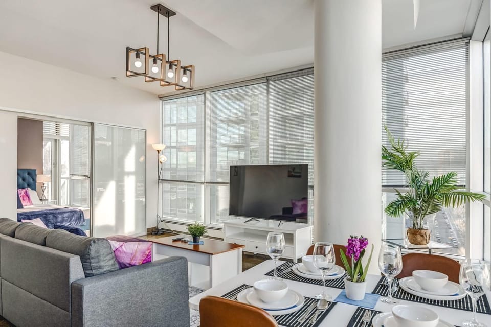 TV and multimedia, View (from property/room), Living room, Seating area, City view