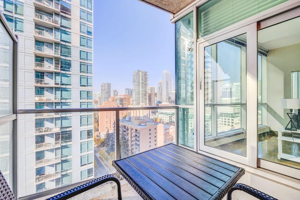 Patio, View (from property/room), Balcony/Terrace, Dining area, City view